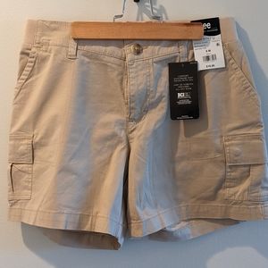 Lee NWT khaki shorts, elastic waistband, 8R